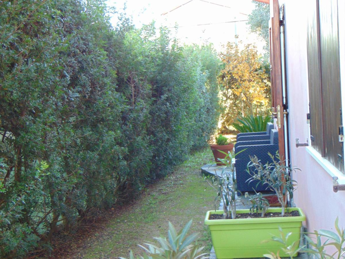 La Contea Bed and Breakfast SantʼAnna Arresi Buitenkant foto