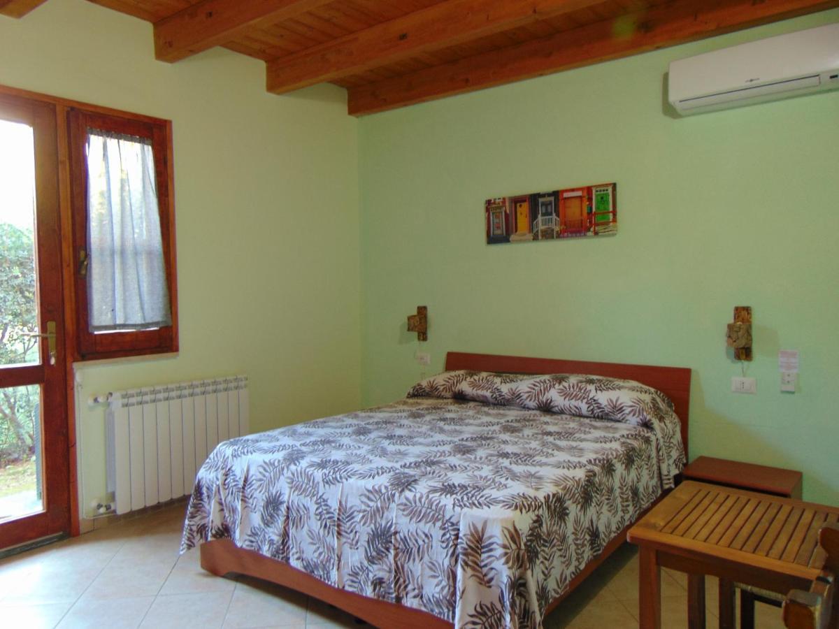 La Contea Bed and Breakfast SantʼAnna Arresi Buitenkant foto