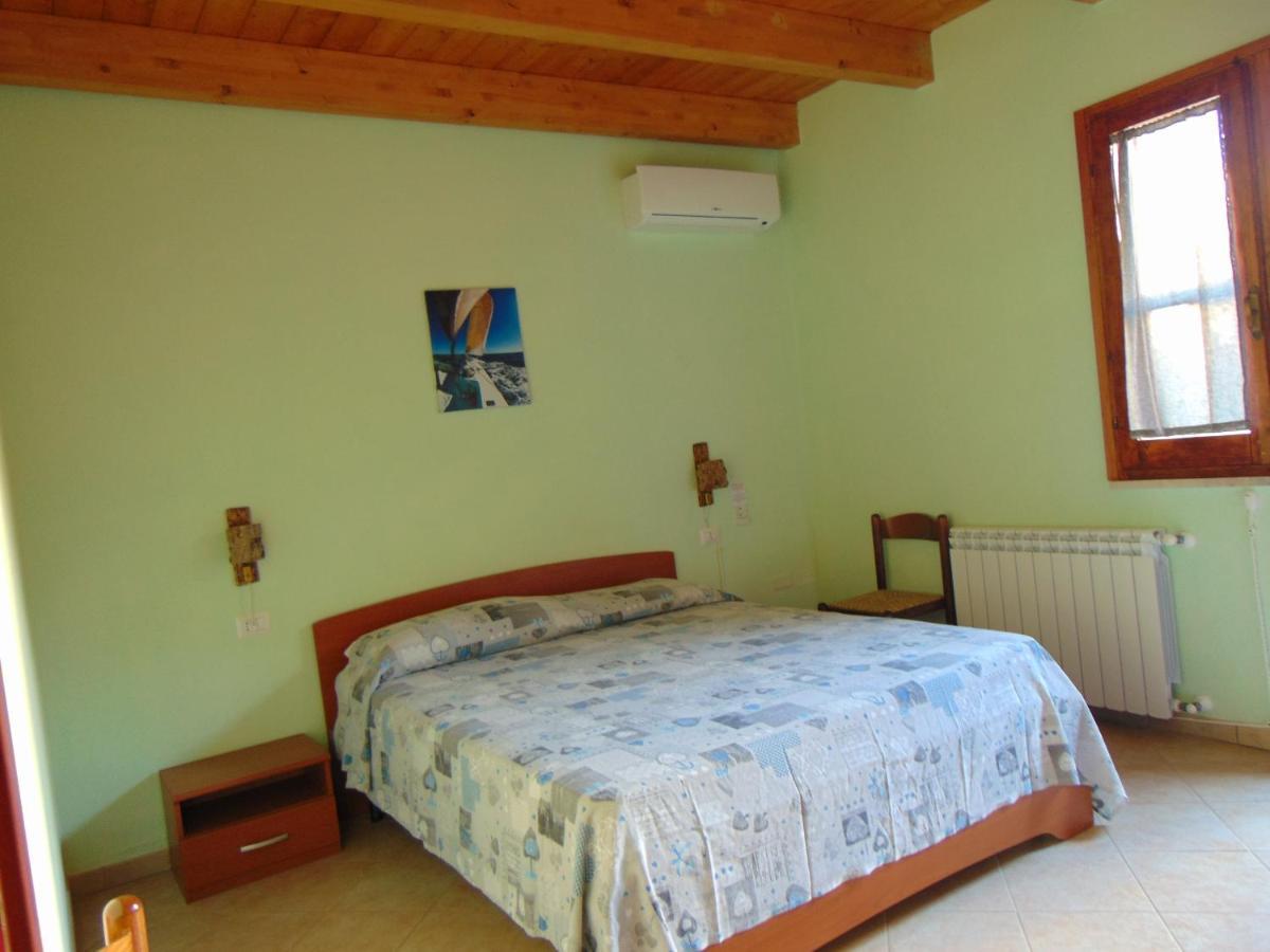 La Contea Bed and Breakfast SantʼAnna Arresi Buitenkant foto