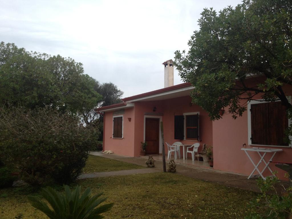 La Contea Bed and Breakfast SantʼAnna Arresi Buitenkant foto