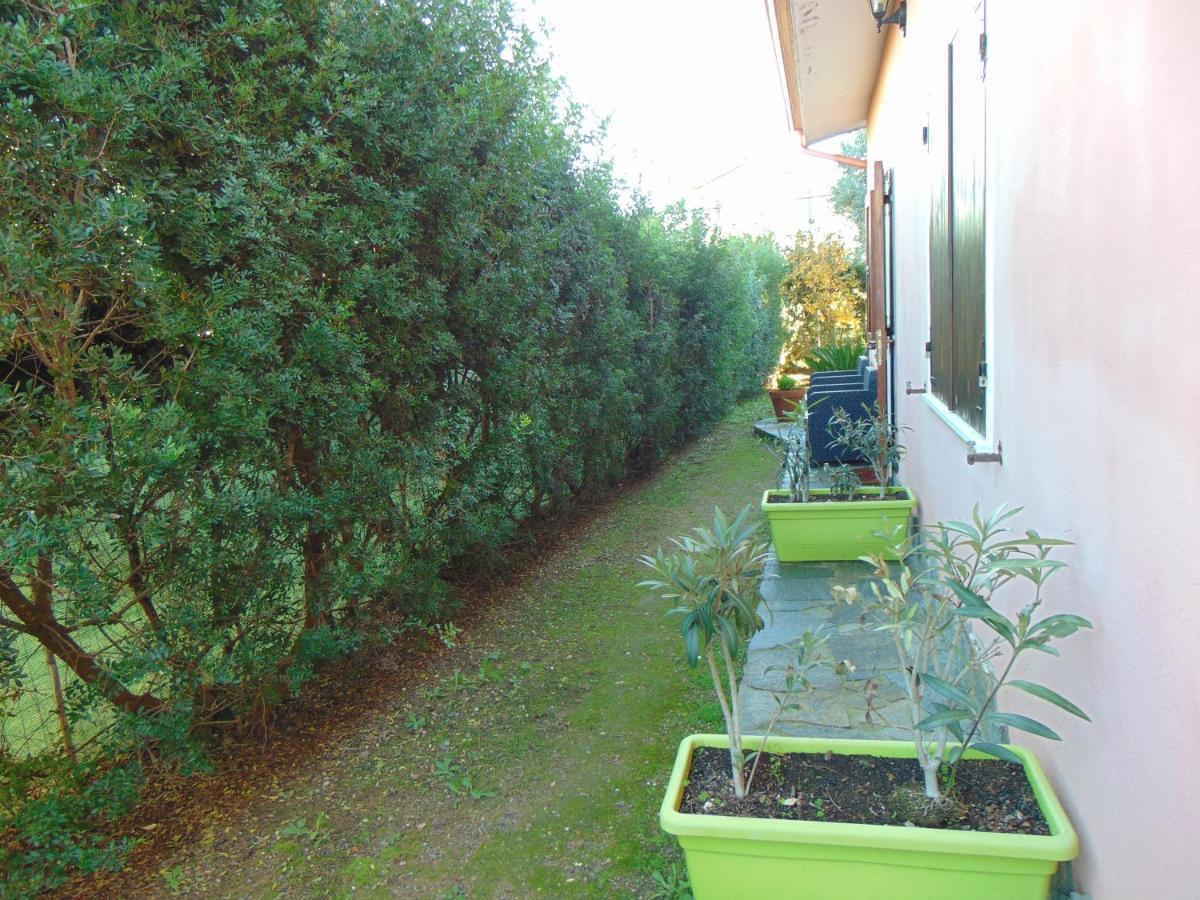 La Contea Bed and Breakfast SantʼAnna Arresi Buitenkant foto