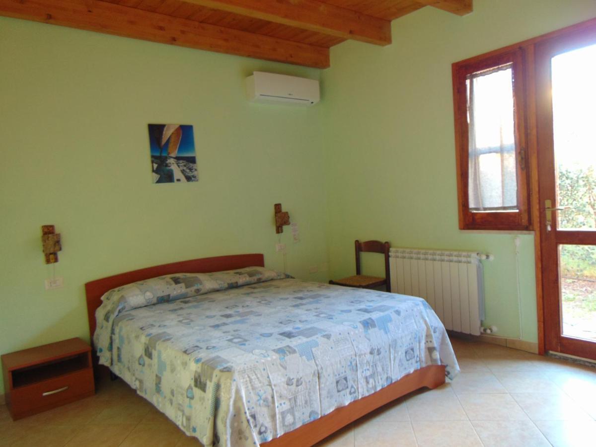 La Contea Bed and Breakfast SantʼAnna Arresi Buitenkant foto