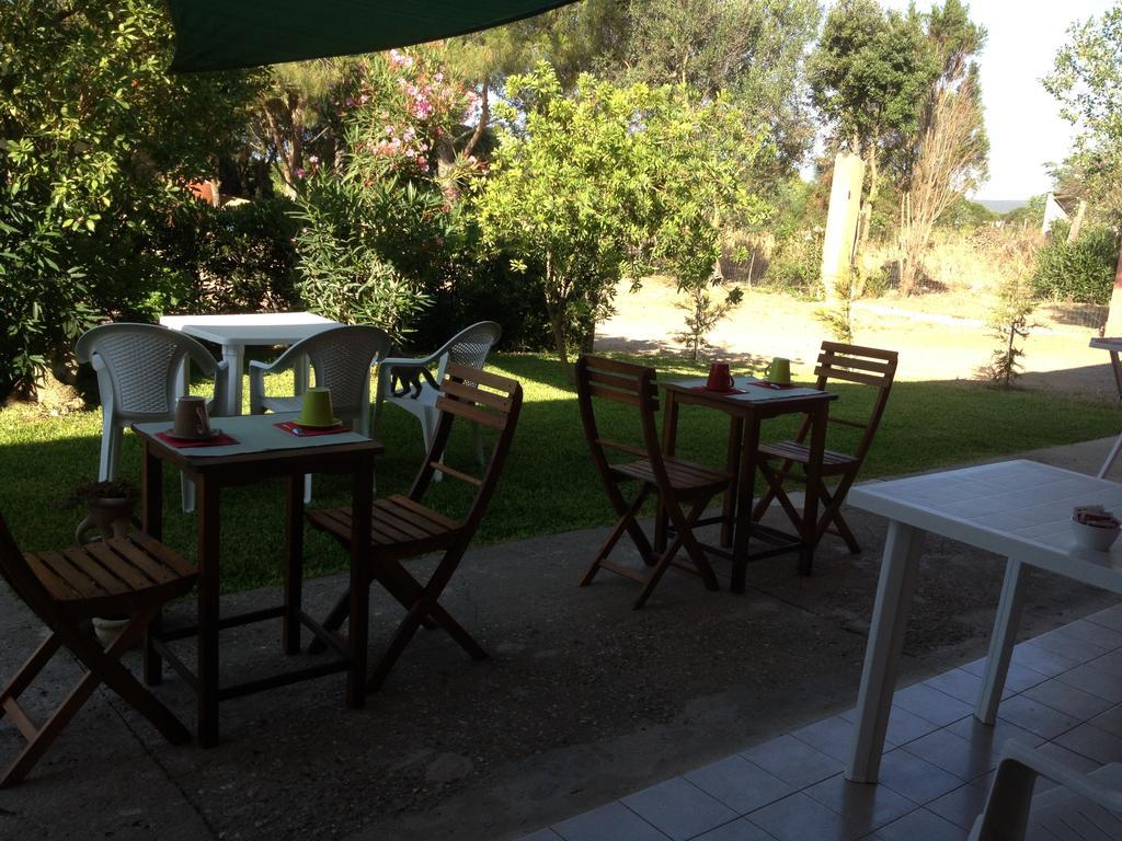La Contea Bed and Breakfast SantʼAnna Arresi Buitenkant foto