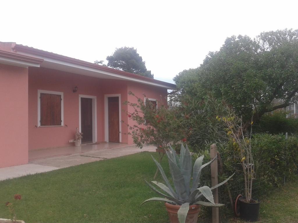 La Contea Bed and Breakfast SantʼAnna Arresi Buitenkant foto