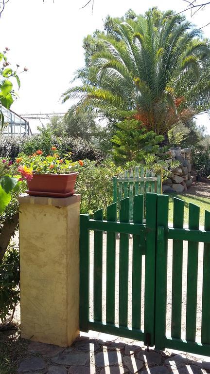 La Contea Bed and Breakfast SantʼAnna Arresi Buitenkant foto